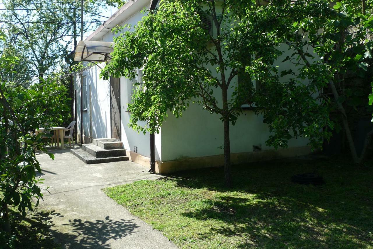 Old Town Guesthouse Sukhumi Exterior photo