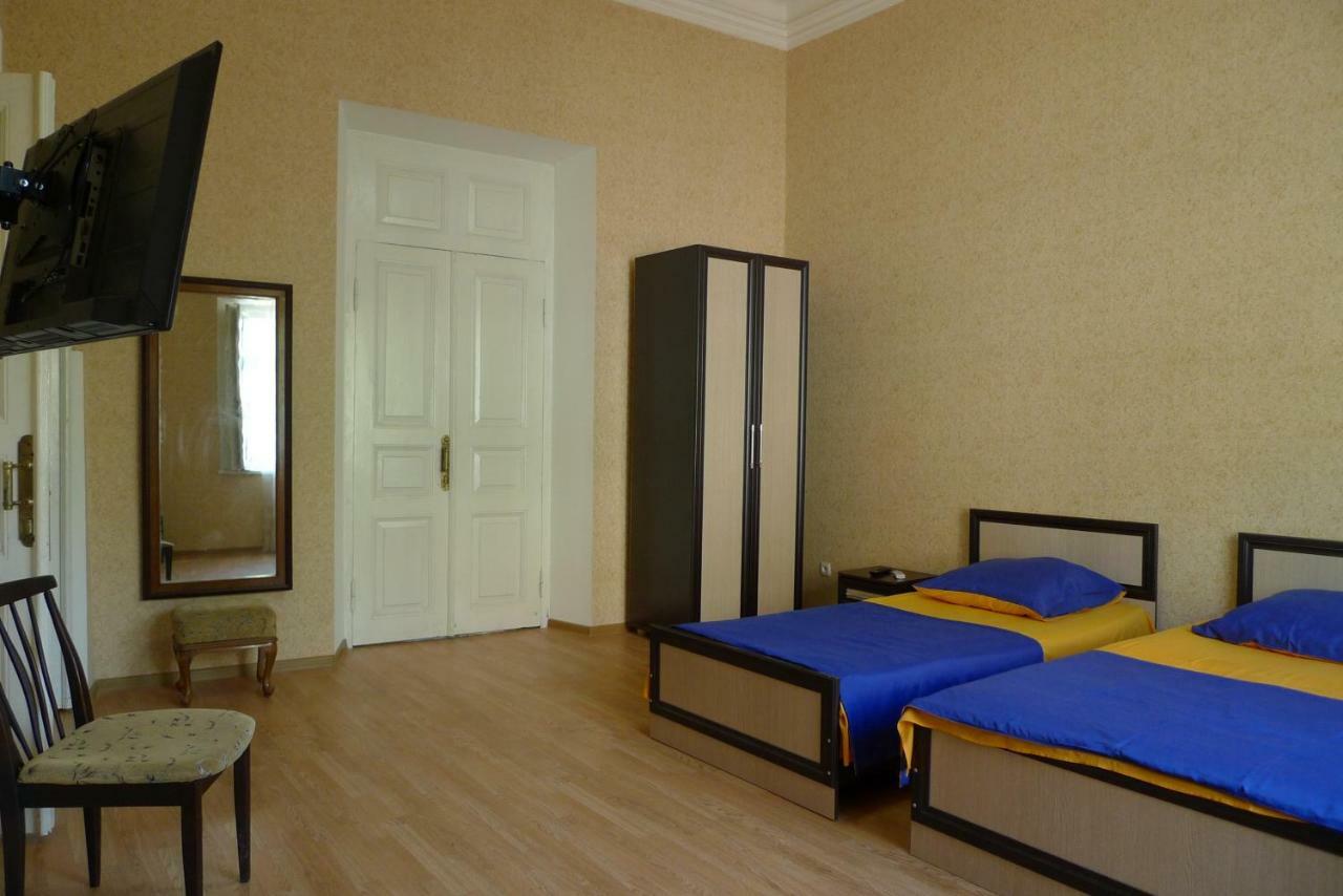 Old Town Guesthouse Sukhumi Exterior photo