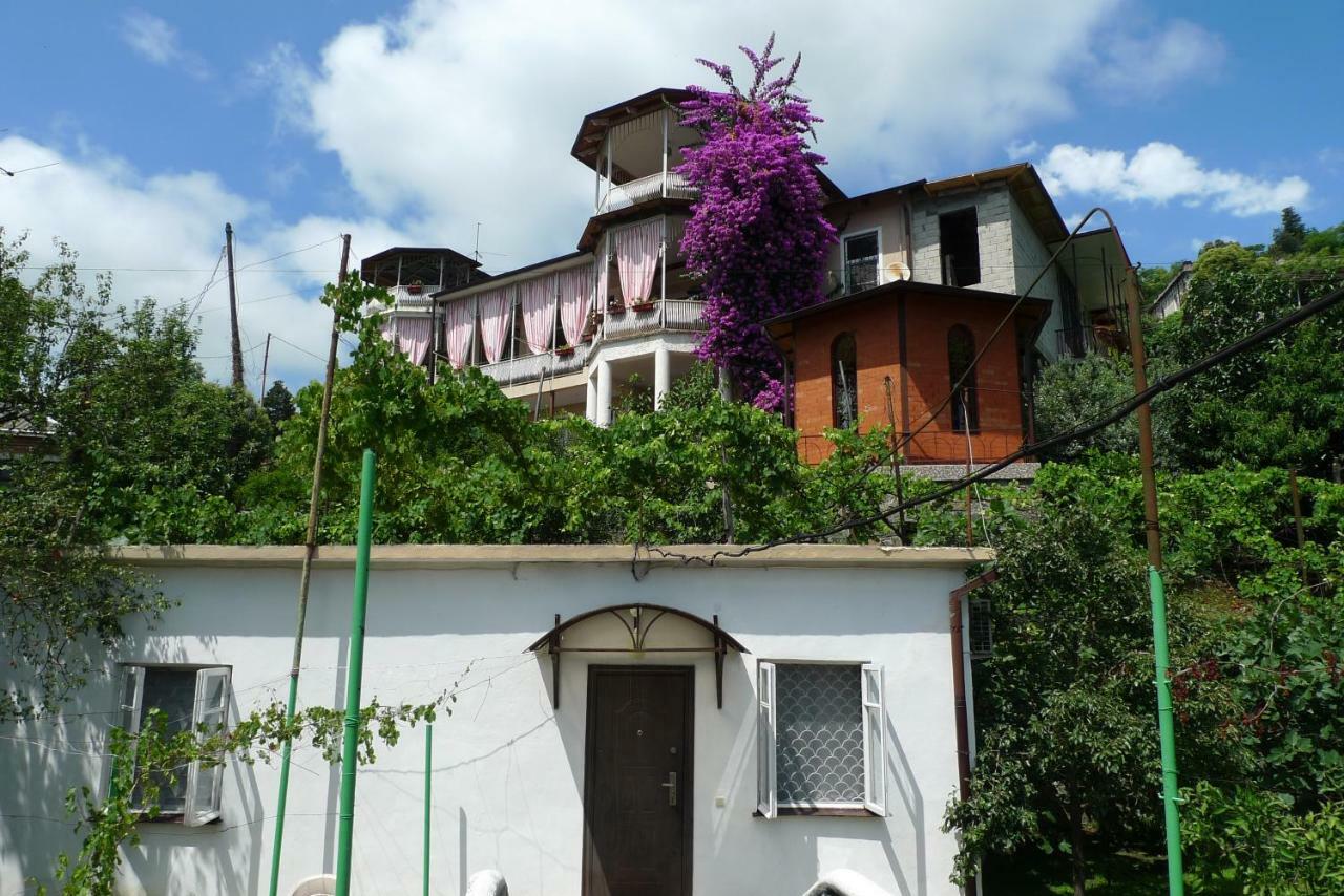 Old Town Guesthouse Sukhumi Exterior photo